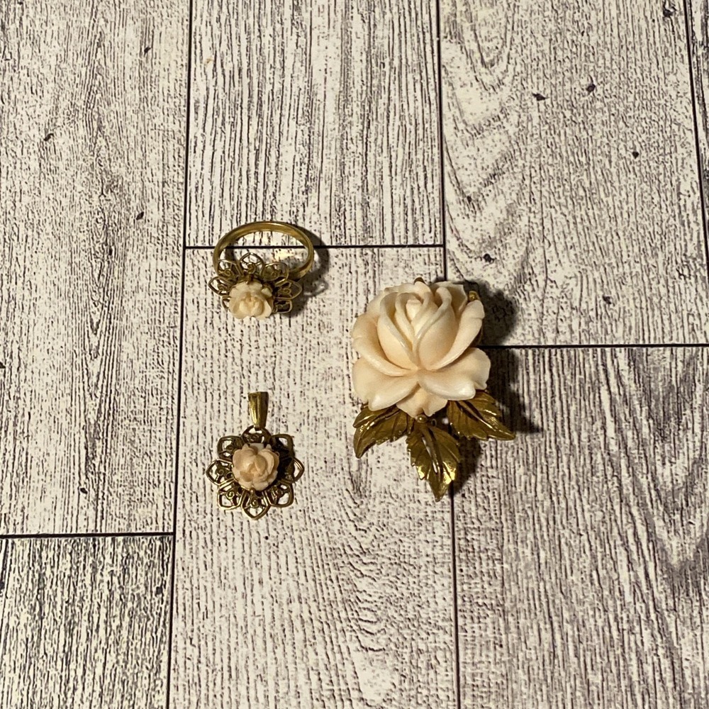 Vintage 1-7/8" CARVED RESIN ROSE Flower Brooch plus Pendant & Ring Lot